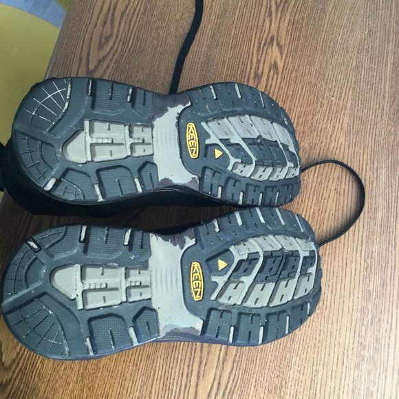 Keen shoes 10.5 U.S. - Picture 3 of 6